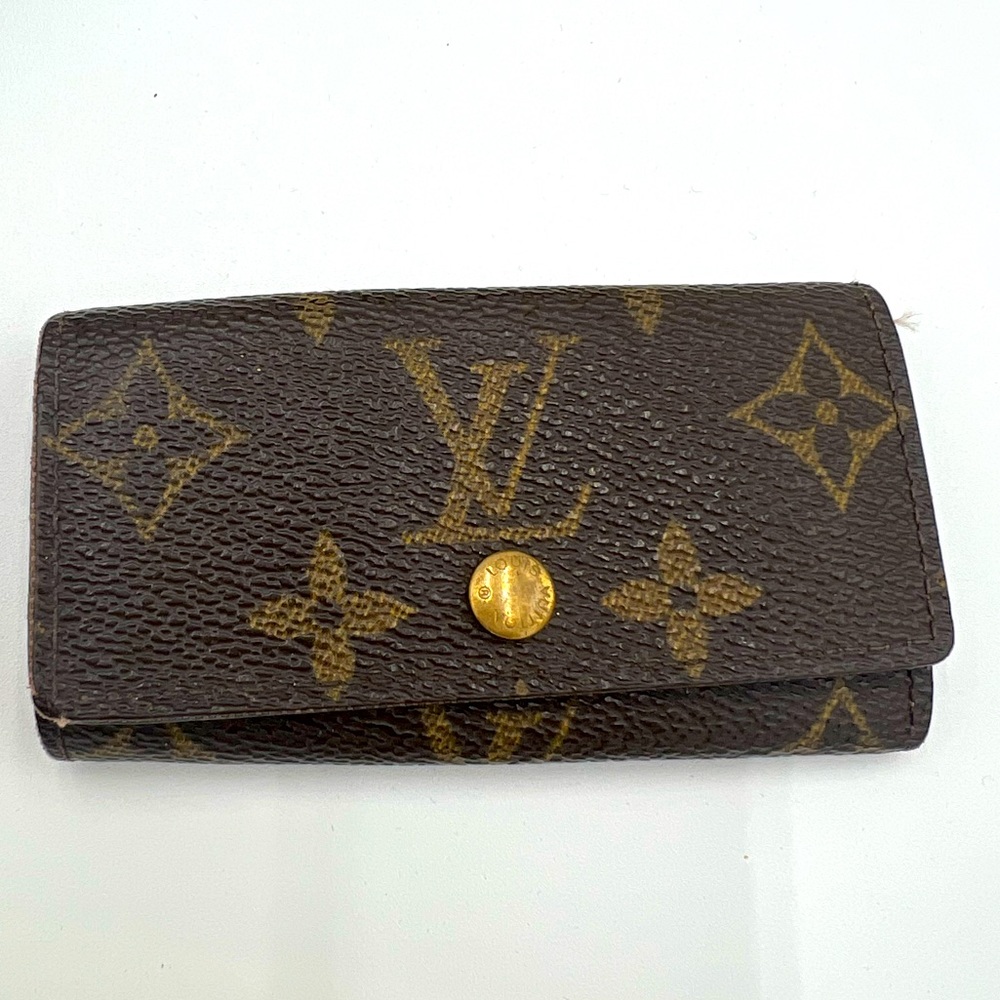 Authentic Preowned Louis Vuitton Monogram Key Holder.